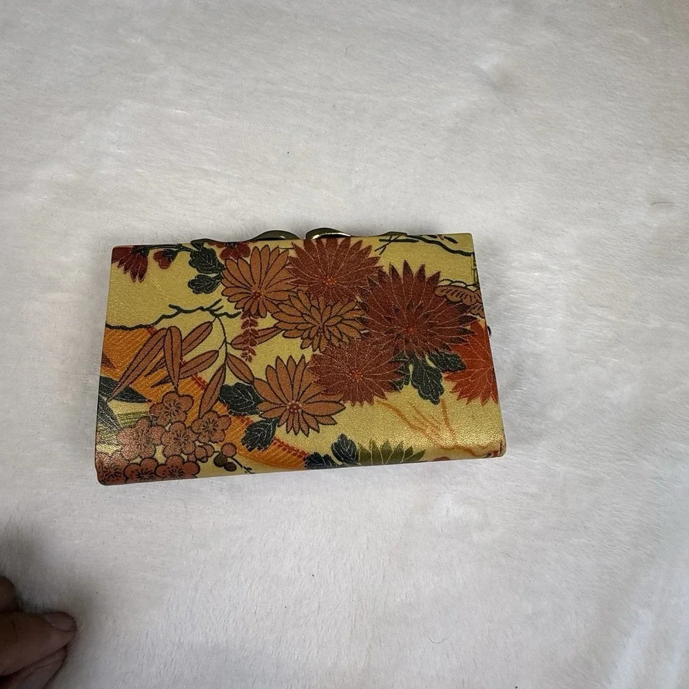 Vintage Japanese Floral Clutch Wallet Brass Frame Kiss Lock Original Box Japan